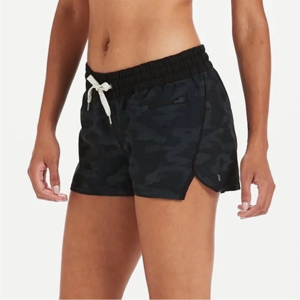 Vuori Clementine Short Black Watercolor Camo Women Size XL VW304 NEW